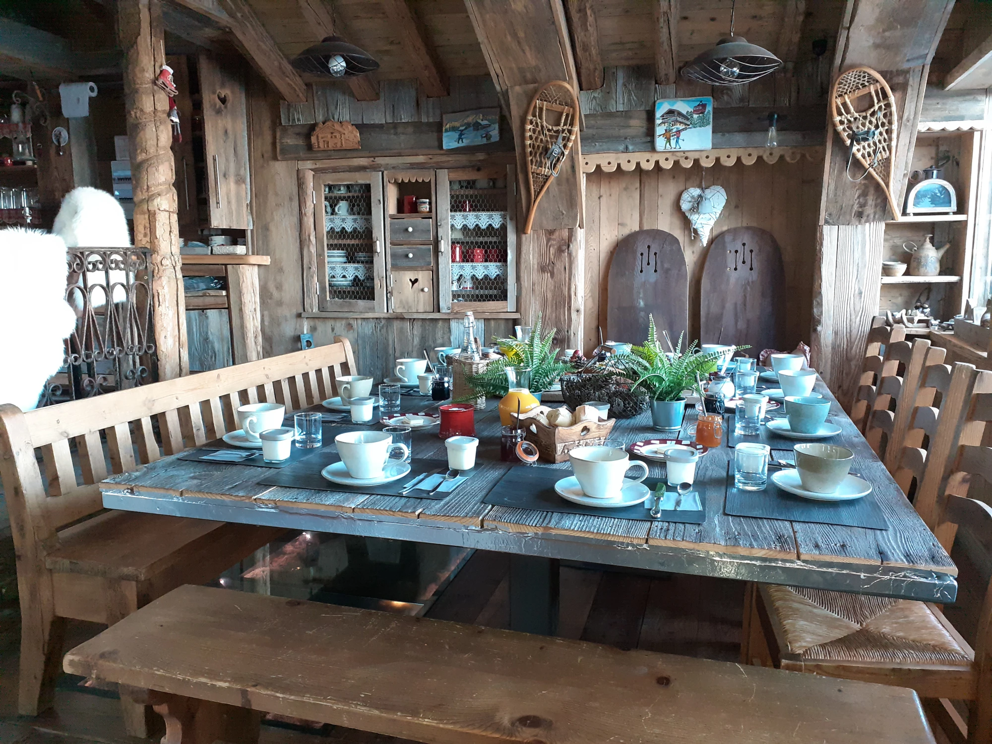 Petit déjeuner servi dans nos chambres d'hôte